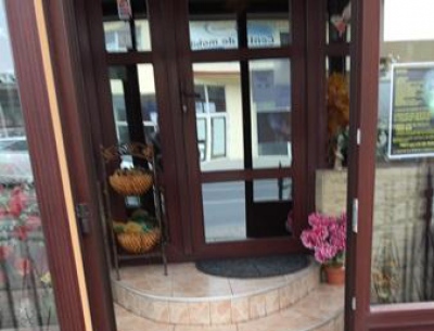 Vănzare/închiriere spaţiu comercial în Varianta